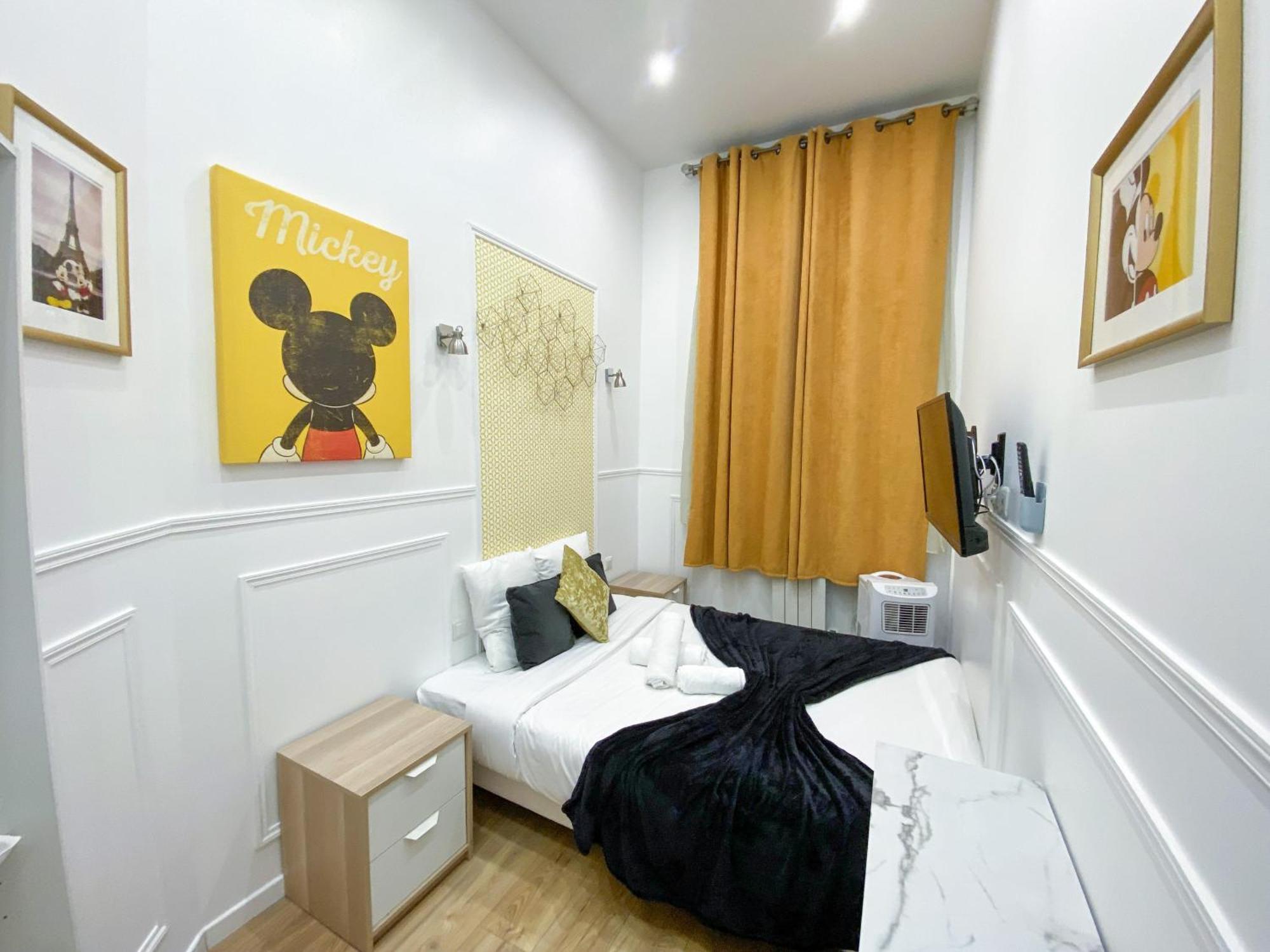 72 - Mermoz Mickey Mouse 파리 외부 사진